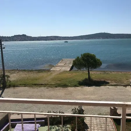 Cunda Yeni Yolda Mobilyali Denize Sifir Daire